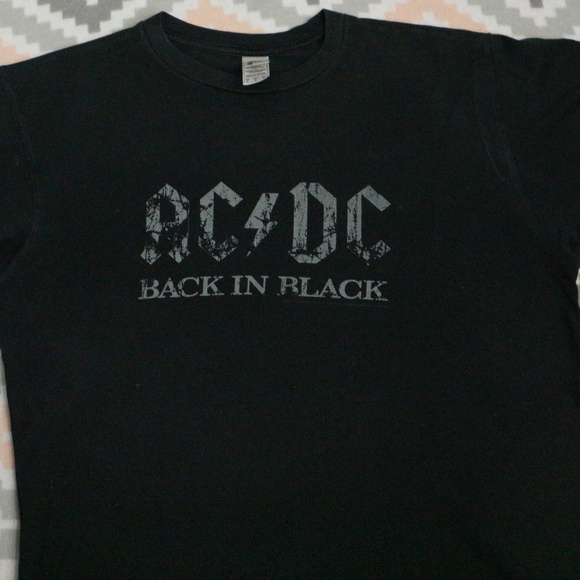 2005 AC/DC Back in Black Tee T-shirt Sz Medium Men Sz LG Women - Picture 1 of 4